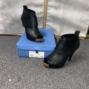 Woman’s Sz 10US Vera Wang Ankle Bootie